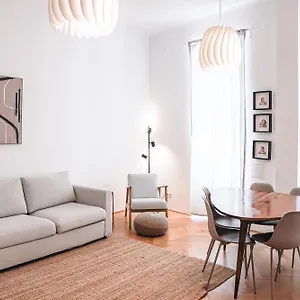 Heymi Zentagasse Apartment